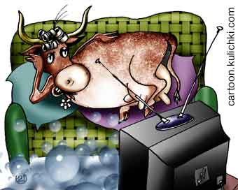 Карикатура о мыльных операх. Телка лежит на диване, жует жевачку и пялится на мыльную оперу по телевизору.